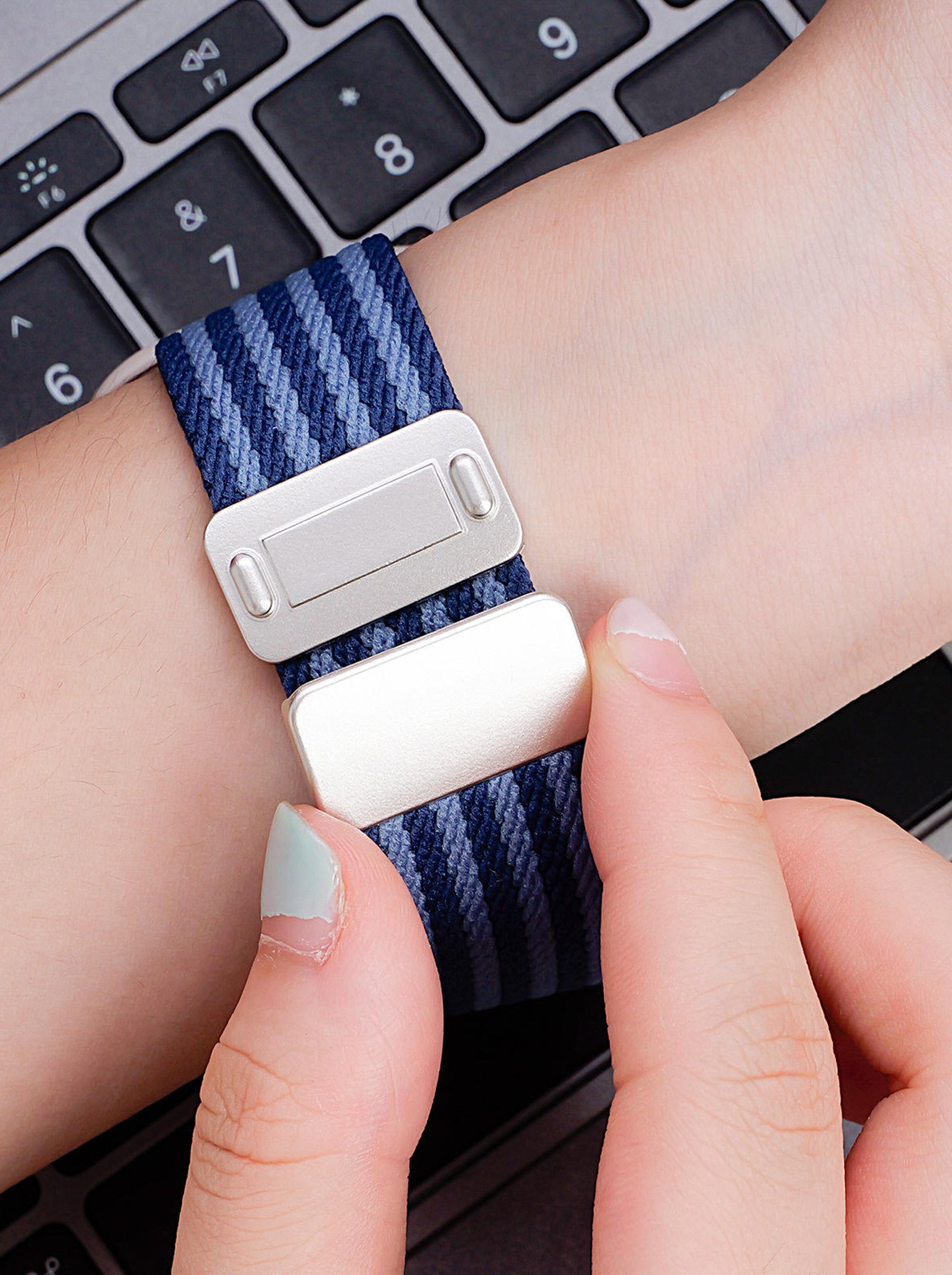 Braided Nylon Strap with Magnetic Clasp for Apple Watch Series 11 10 9 8 7 6 5 4 (42/44/45/46/49mm)
