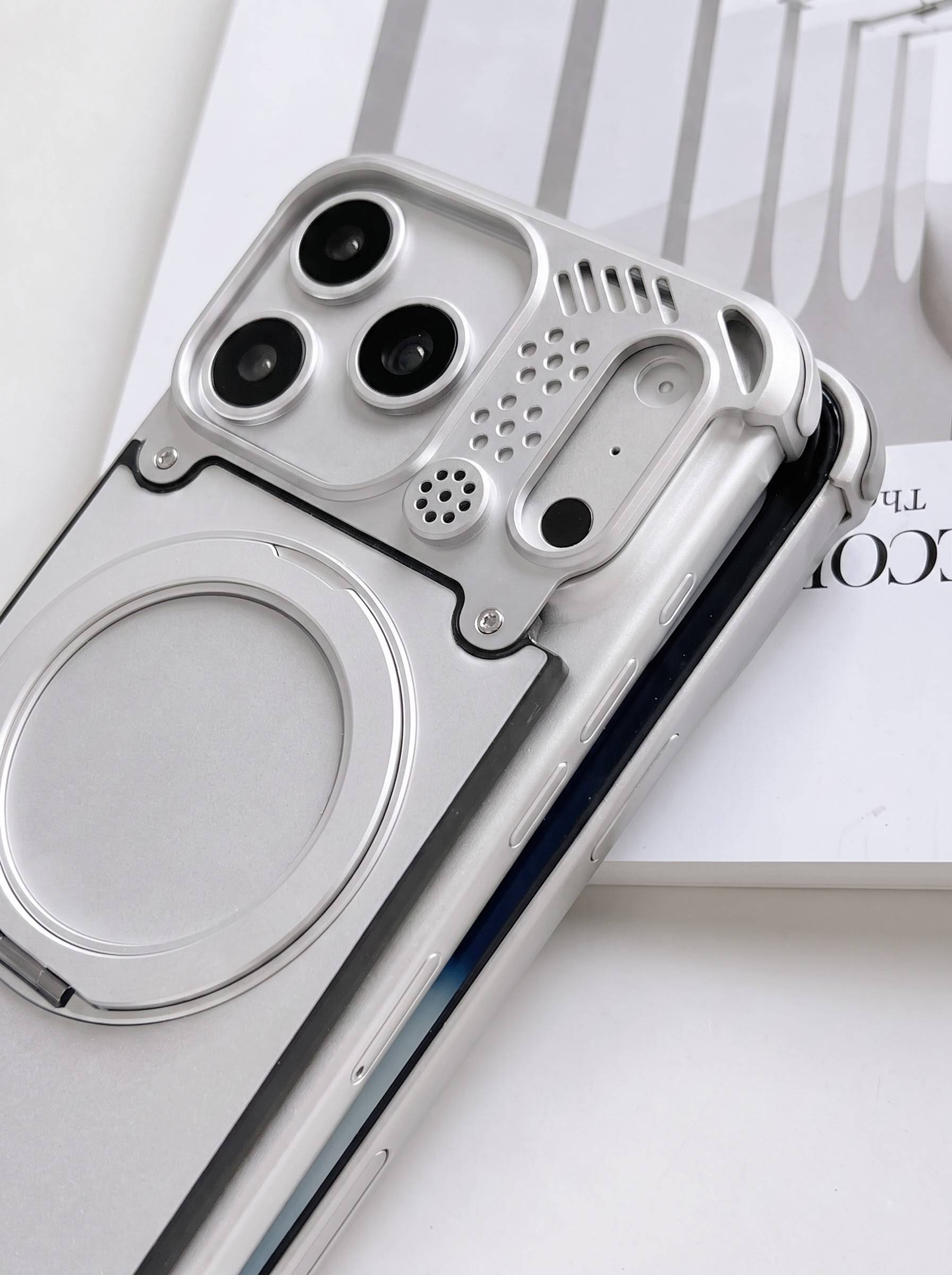 Metal Frameless Rotating Stand Case With Aromatherapy And Magnetic