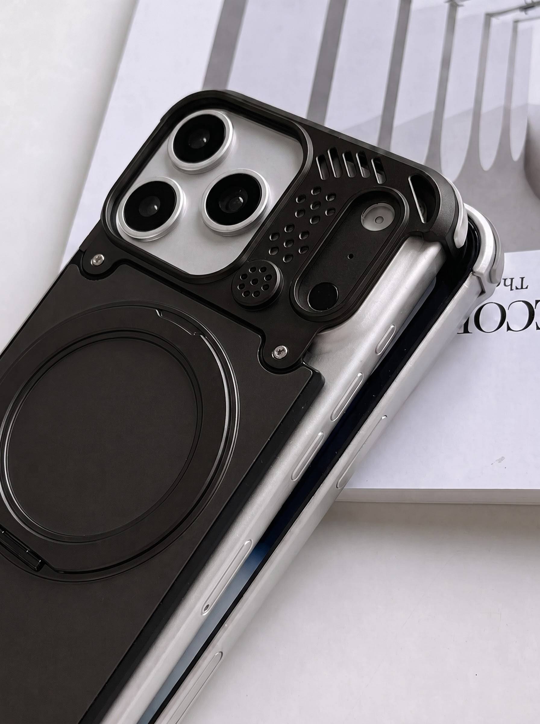 Metal Frameless Rotating Stand Case With Aromatherapy And Magnetic